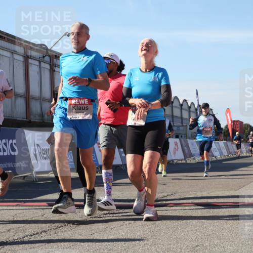 03.10.2025 - Köhlbrandbrückenlauf Luisa Fischer http://msf.ph/oto/9034136 03.10.2025 13:13:52 Ziel 4188, 4306, 4348, 4522, 4612, 4642, 4868, 5078, 5640, 5700, 5802, 5884, 5886, 6116, 6125, 6227, 6228, 6363, 6366, 6487, 6488, 6604, 6766 meine-sportfotos.de