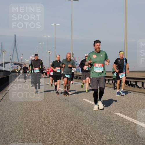 03.10.2025 - Köhlbrandbrückenlauf Fabian Wolf http://msf.ph/oto/9034137 03.10.2025 09:48:18 Position 3 1105 meine-sportfotos.de