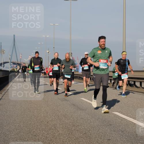 03.10.2025 - Köhlbrandbrückenlauf Fabian Wolf http://msf.ph/oto/9034140 03.10.2025 09:48:18 Position 3 1105, 121 meine-sportfotos.de