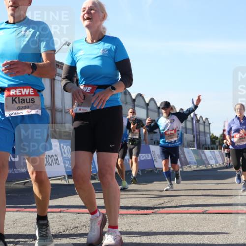 03.10.2025 - Köhlbrandbrückenlauf Luisa Fischer http://msf.ph/oto/9034142 03.10.2025 13:13:53 Ziel 4188, 4306, 4348, 4522, 4612, 4642, 4868, 5078, 5640, 5700, 5802, 5884, 5886, 6125, 6227, 6228, 6366, 6487, 6488, 6604, 6766 meine-sportfotos.de