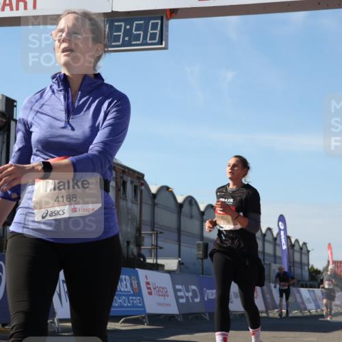 03.10.2025 - Köhlbrandbrückenlauf Luisa Fischer http://msf.ph/oto/9034154 03.10.2025 13:13:57 Ziel 4188, 4306, 4348, 4522, 4612, 4642, 4868, 5078, 5640, 5700, 5727, 6125, 6227, 6228, 6366, 6487, 6488, 6604, 6766 meine-sportfotos.de