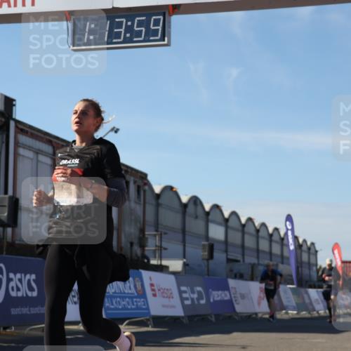 03.10.2025 - Köhlbrandbrückenlauf Luisa Fischer http://msf.ph/oto/9034161 03.10.2025 13:13:58 Ziel 4188, 4306, 4348, 4522, 4612, 4642, 4868, 5078, 5640, 5700, 5727, 6125, 6227, 6228, 6318, 6487, 6488, 6604, 6766 meine-sportfotos.de