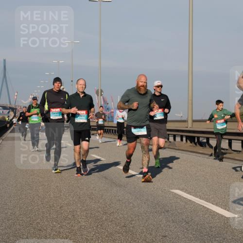 03.10.2025 - Köhlbrandbrückenlauf Fabian Wolf http://msf.ph/oto/9034162 03.10.2025 09:48:20 Position 3 3301, 1493, 1072 meine-sportfotos.de