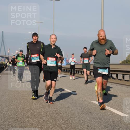 03.10.2025 - Köhlbrandbrückenlauf Fabian Wolf http://msf.ph/oto/9034177 03.10.2025 09:48:21 Position 3 3301, 1493, 1072 meine-sportfotos.de