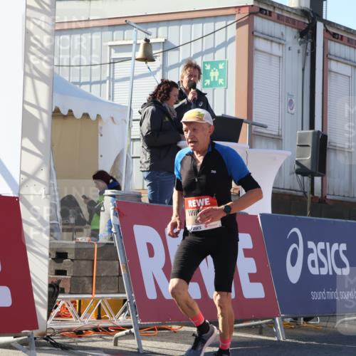 03.10.2025 - Köhlbrandbrückenlauf Luisa Fischer http://msf.ph/oto/9034178 03.10.2025 13:14:04 Ziel 4188, 4306, 4313, 4612, 4785, 4868, 5700, 5727, 6318, 6766 meine-sportfotos.de