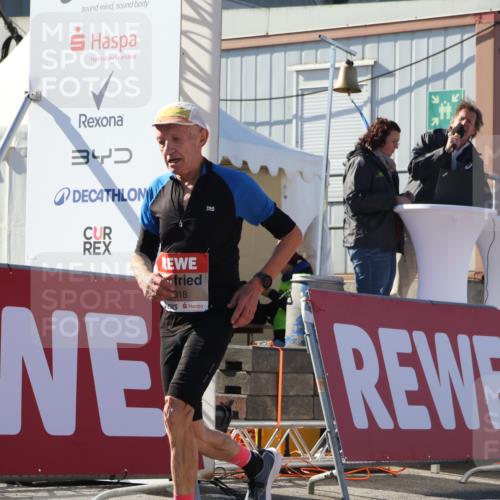 03.10.2025 - Köhlbrandbrückenlauf Luisa Fischer http://msf.ph/oto/9034182 03.10.2025 13:14:04 Ziel 4188, 4306, 4313, 4612, 4785, 4868, 5700, 5727, 6318, 6766 meine-sportfotos.de