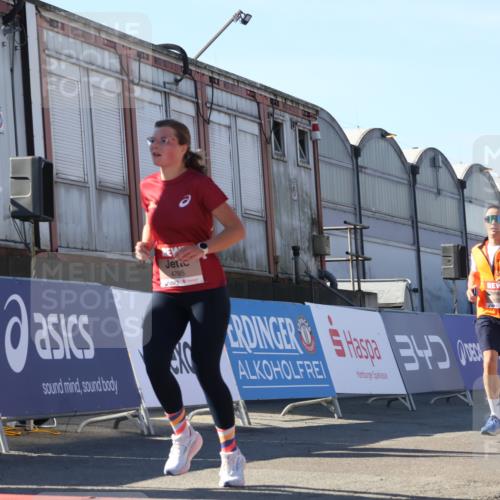 03.10.2025 - Köhlbrandbrückenlauf Luisa Fischer http://msf.ph/oto/9034186 03.10.2025 13:14:06 Ziel 4306, 4313, 4728, 4785, 4809, 4868, 5700, 5727, 6318, 6766 meine-sportfotos.de