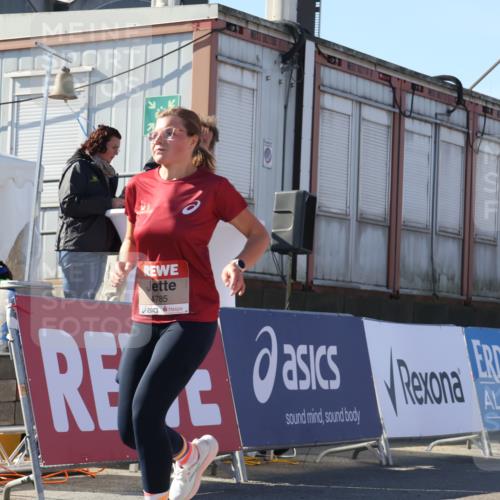 03.10.2025 - Köhlbrandbrückenlauf Luisa Fischer http://msf.ph/oto/9034190 03.10.2025 13:14:06 Ziel 4306, 4313, 4728, 4785, 4809, 4868, 5700, 5727, 6318, 6766 meine-sportfotos.de