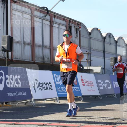 03.10.2025 - Köhlbrandbrückenlauf Luisa Fischer http://msf.ph/oto/9034196 03.10.2025 13:14:07 Ziel 4313, 4728, 4785, 4809, 4868, 5727, 6318, 6766 meine-sportfotos.de