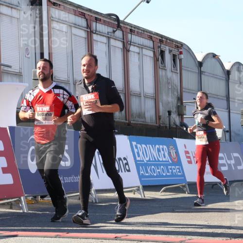 03.10.2025 - Köhlbrandbrückenlauf Luisa Fischer http://msf.ph/oto/9034213 03.10.2025 13:14:11 Ziel 4313, 4437, 4569, 4641, 4728, 4785, 4809, 4888, 5727, 6318, 6327, 6418, 6735 meine-sportfotos.de