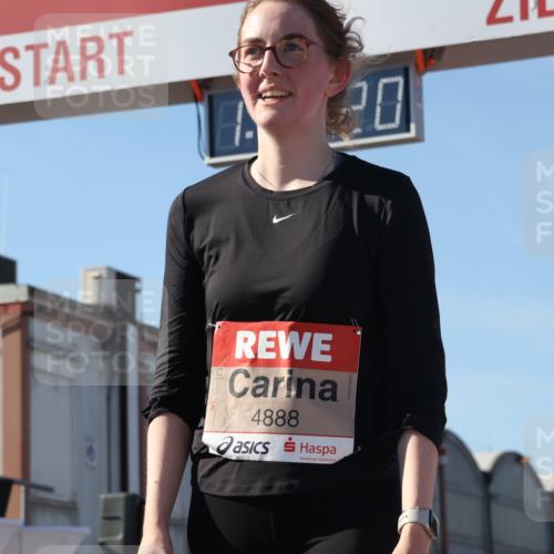 03.10.2025 - Köhlbrandbrückenlauf Luisa Fischer http://msf.ph/oto/9034257 03.10.2025 13:14:19 Ziel 4313, 4426, 4437, 4569, 4641, 4728, 4776, 4809, 4888, 5282, 6012, 6327, 6418, 6512, 6735 meine-sportfotos.de