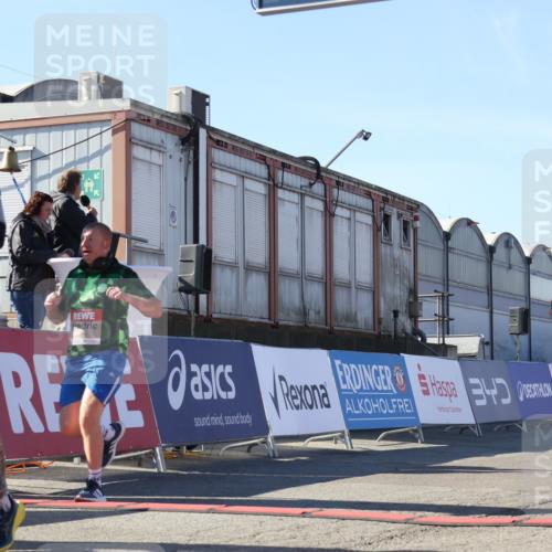 03.10.2025 - Köhlbrandbrückenlauf Luisa Fischer http://msf.ph/oto/9034281 03.10.2025 13:14:40 Ziel 4259, 4400, 4424, 4509, 4684, 4692, 4788, 4869, 5249, 5682, 5686, 5711, 5782, 6316, 6448, 6849 meine-sportfotos.de
