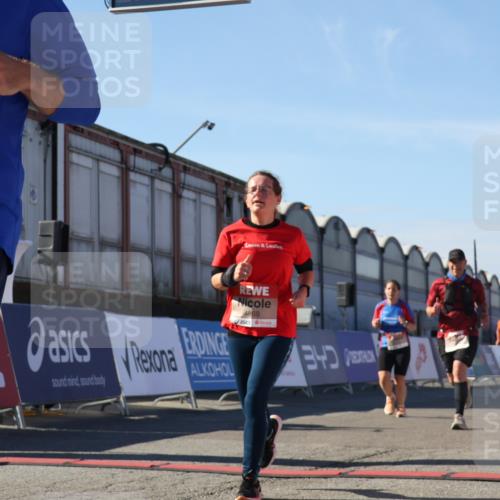 03.10.2025 - Köhlbrandbrückenlauf Luisa Fischer http://msf.ph/oto/9034295 03.10.2025 13:14:43 Ziel 4202, 4259, 4424, 4509, 4533, 4684, 4692, 4788, 4869, 5249, 5682, 5686, 5711, 5814, 6316, 6344, 6448, 6849 meine-sportfotos.de