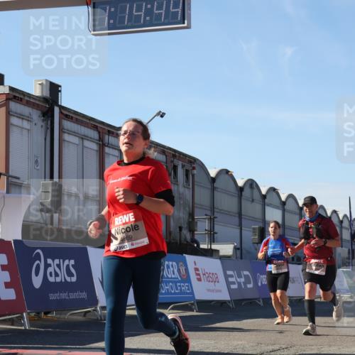 03.10.2025 - Köhlbrandbrückenlauf Luisa Fischer http://msf.ph/oto/9034299 03.10.2025 13:14:43 Ziel 4202, 4259, 4424, 4509, 4533, 4684, 4692, 4788, 4869, 5249, 5682, 5686, 5711, 5814, 6316, 6344, 6448, 6849 meine-sportfotos.de