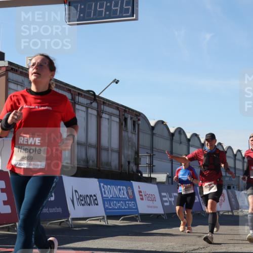 03.10.2025 - Köhlbrandbrückenlauf Luisa Fischer http://msf.ph/oto/9034301 03.10.2025 13:14:43 Ziel 4202, 4259, 4424, 4509, 4533, 4684, 4692, 4788, 4869, 5249, 5682, 5686, 5711, 5814, 6316, 6344, 6448, 6849 meine-sportfotos.de