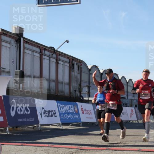 03.10.2025 - Köhlbrandbrückenlauf Luisa Fischer http://msf.ph/oto/9034303 03.10.2025 13:14:44 Ziel 4202, 4224, 4424, 4509, 4533, 4684, 4692, 4788, 4869, 4890, 5249, 5682, 5686, 5711, 5760, 5761, 5814, 6316, 6344, 6448, 6849 meine-sportfotos.de