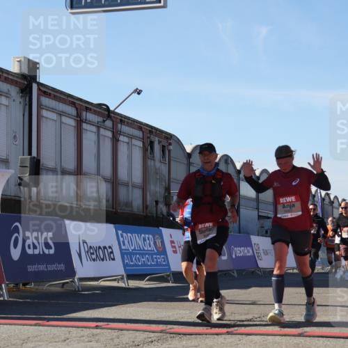 03.10.2025 - Köhlbrandbrückenlauf Luisa Fischer http://msf.ph/oto/9034305 03.10.2025 13:14:44 Ziel 4202, 4224, 4424, 4509, 4533, 4684, 4692, 4788, 4869, 4890, 5249, 5682, 5686, 5711, 5760, 5761, 5814, 6316, 6344, 6448, 6849 meine-sportfotos.de