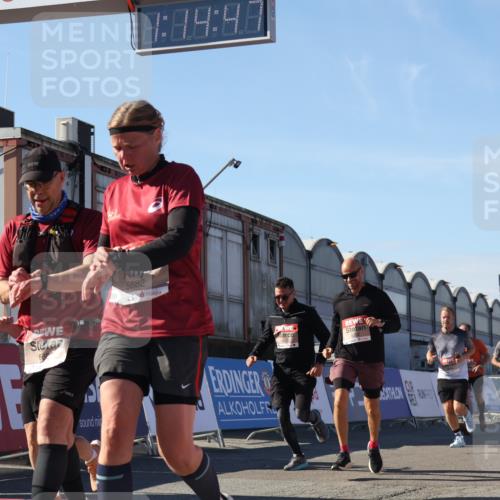 03.10.2025 - Köhlbrandbrückenlauf Luisa Fischer http://msf.ph/oto/9034315 03.10.2025 13:14:46 Ziel 4202, 4224, 4424, 4533, 4684, 4692, 4788, 4869, 4890, 5249, 5525, 5535, 5682, 5686, 5711, 5760, 5761, 5814, 6316, 6344, 6448, 6849 meine-sportfotos.de