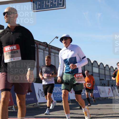 03.10.2025 - Köhlbrandbrückenlauf Luisa Fischer http://msf.ph/oto/9034329 03.10.2025 13:14:48 Ziel 4202, 4224, 4424, 4533, 4692, 4869, 4890, 5525, 5535, 5682, 5686, 5711, 5760, 5761, 5814, 6316, 6344, 6448, 6849 meine-sportfotos.de