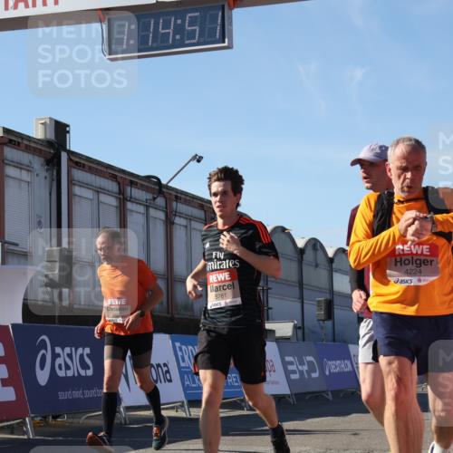 03.10.2025 - Köhlbrandbrückenlauf Luisa Fischer http://msf.ph/oto/9034342 03.10.2025 13:14:50 Ziel 4202, 4224, 4406, 4424, 4533, 4692, 4869, 4890, 5054, 5525, 5535, 5682, 5686, 5711, 5760, 5761, 5814, 6293, 6316, 6344, 6448, 6815, 6849 meine-sportfotos.de