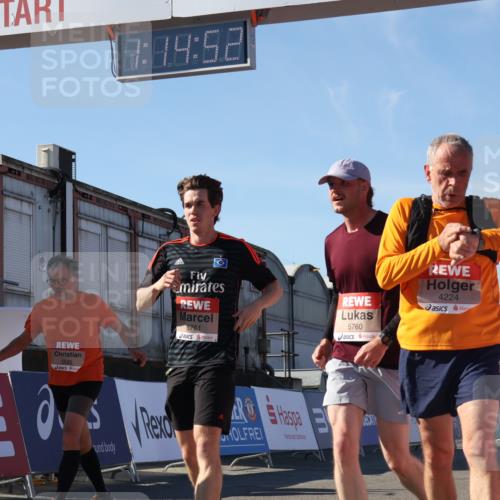 03.10.2025 - Köhlbrandbrückenlauf Luisa Fischer http://msf.ph/oto/9034344 03.10.2025 13:14:50 Ziel 4202, 4224, 4406, 4424, 4533, 4692, 4869, 4890, 5054, 5525, 5535, 5682, 5686, 5711, 5760, 5761, 5814, 6293, 6316, 6344, 6448, 6815, 6849 meine-sportfotos.de