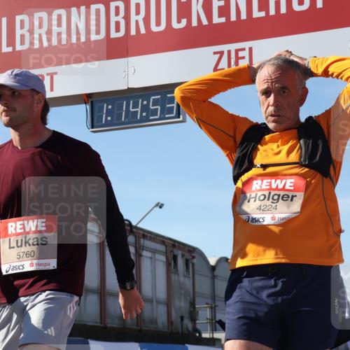 03.10.2025 - Köhlbrandbrückenlauf Luisa Fischer http://msf.ph/oto/9034352 03.10.2025 13:14:52 Ziel 4202, 4224, 4232, 4406, 4533, 4869, 4890, 5054, 5525, 5535, 5682, 5686, 5711, 5760, 5761, 5814, 6017, 6129, 6293, 6344, 6815 meine-sportfotos.de