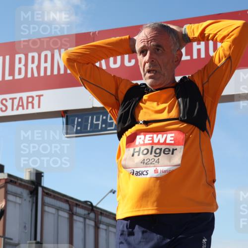 03.10.2025 - Köhlbrandbrückenlauf Luisa Fischer http://msf.ph/oto/9034355 03.10.2025 13:14:53 Ziel 4202, 4224, 4232, 4406, 4533, 4784, 4869, 4890, 5054, 5525, 5535, 5682, 5686, 5711, 5760, 5761, 5814, 6017, 6128, 6129, 6293, 6344, 6815 meine-sportfotos.de
