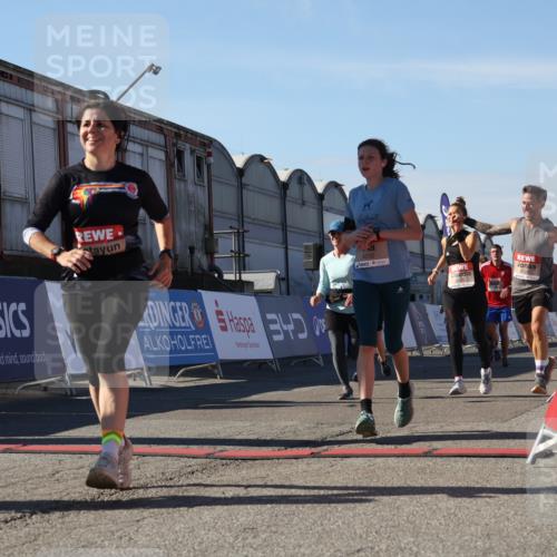 03.10.2025 - Köhlbrandbrückenlauf Luisa Fischer http://msf.ph/oto/9034360 03.10.2025 13:14:57 Ziel 4202, 4224, 4232, 4282, 4406, 4533, 4784, 4890, 5054, 5173, 5525, 5535, 5737, 5760, 5761, 5814, 6017, 6128, 6129, 6293, 6344, 6454, 6815 meine-sportfotos.de