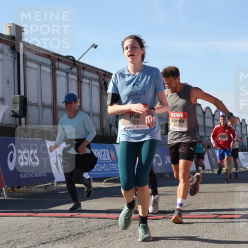 03.10.2025 - Köhlbrandbrückenlauf Luisa Fischer http://msf.ph/oto/9034368 03.10.2025 13:14:58 Ziel 4224, 4232, 4244, 4282, 4406, 4784, 4890, 5054, 5173, 5525, 5535, 5737, 5760, 5761, 5814, 6017, 6128, 6129, 6293, 6344, 6454, 6815 meine-sportfotos.de