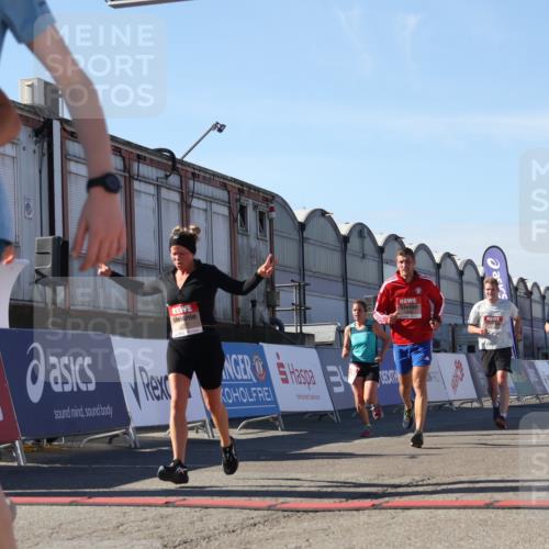 03.10.2025 - Köhlbrandbrückenlauf Luisa Fischer http://msf.ph/oto/9034376 03.10.2025 13:14:59 Ziel 4224, 4232, 4244, 4282, 4406, 4784, 4890, 5054, 5173, 5525, 5535, 5737, 5760, 5761, 5814, 6017, 6128, 6129, 6293, 6454, 6810, 6815 meine-sportfotos.de
