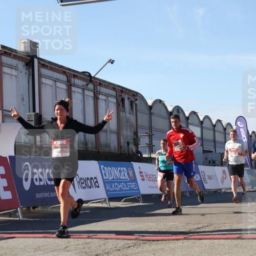 03.10.2025 - Köhlbrandbrückenlauf Luisa Fischer http://msf.ph/oto/9034378 03.10.2025 13:15:00 Ziel 4224, 4232, 4244, 4282, 4406, 4784, 4890, 5054, 5173, 5525, 5535, 5737, 5760, 5761, 6017, 6128, 6129, 6293, 6454, 6810, 6815 meine-sportfotos.de