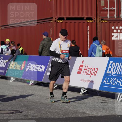 03.10.2025 - Köhlbrandbrückenlauf Michael Burmester http://msf.ph/oto/9034380 03.10.2025 10:43:33 Ziel 2425, 2565, 2753 meine-sportfotos.de