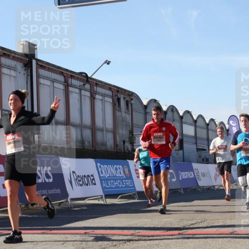 03.10.2025 - Köhlbrandbrückenlauf Luisa Fischer http://msf.ph/oto/9034381 03.10.2025 13:15:00 Ziel 4224, 4232, 4244, 4282, 4406, 4784, 4890, 5054, 5173, 5525, 5535, 5737, 5760, 5761, 6017, 6128, 6129, 6293, 6454, 6810, 6815 meine-sportfotos.de