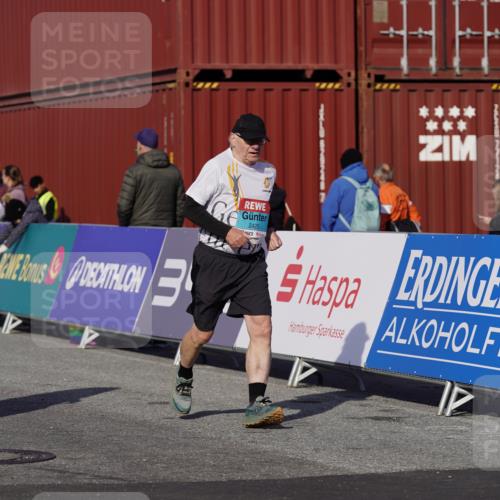 03.10.2025 - Köhlbrandbrückenlauf Michael Burmester http://msf.ph/oto/9034387 03.10.2025 10:43:33 Ziel 2425, 2565, 2753 meine-sportfotos.de