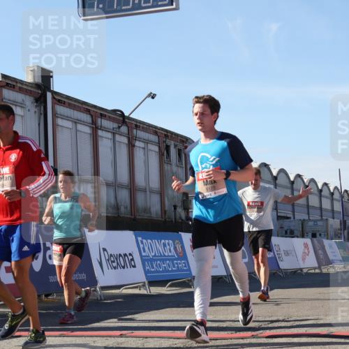 03.10.2025 - Köhlbrandbrückenlauf Luisa Fischer http://msf.ph/oto/9034390 03.10.2025 13:15:02 Ziel 4090, 4232, 4244, 4282, 4406, 4784, 5054, 5173, 5737, 6017, 6128, 6129, 6189, 6293, 6454, 6810, 6815 meine-sportfotos.de