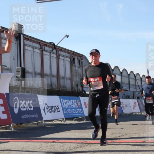 03.10.2025 - Köhlbrandbrückenlauf Luisa Fischer http://msf.ph/oto/9034409 03.10.2025 13:15:05 Ziel 4090, 4232, 4244, 4282, 4406, 4784, 5054, 5173, 5186, 5737, 6017, 6128, 6129, 6189, 6249, 6252, 6293, 6370, 6454, 6591, 6810, 6815 meine-sportfotos.de
