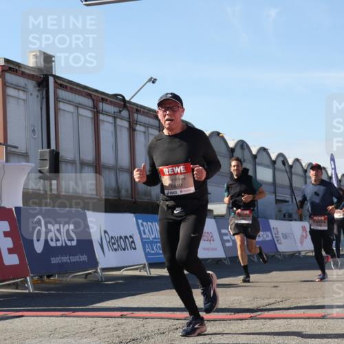 03.10.2025 - Köhlbrandbrückenlauf Luisa Fischer http://msf.ph/oto/9034411 03.10.2025 13:15:05 Ziel 4090, 4232, 4244, 4282, 4406, 4784, 5054, 5173, 5186, 5737, 6017, 6128, 6129, 6189, 6249, 6252, 6293, 6370, 6454, 6591, 6810, 6815 meine-sportfotos.de