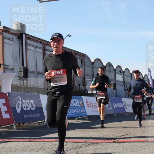 03.10.2025 - Köhlbrandbrückenlauf Luisa Fischer http://msf.ph/oto/9034413 03.10.2025 13:15:06 Ziel 4090, 4232, 4244, 4282, 4784, 5173, 5186, 5737, 6017, 6128, 6129, 6189, 6249, 6252, 6370, 6454, 6591, 6810, 6815 meine-sportfotos.de