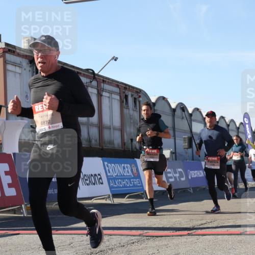 03.10.2025 - Köhlbrandbrückenlauf Luisa Fischer http://msf.ph/oto/9034415 03.10.2025 13:15:06 Ziel 4090, 4232, 4244, 4282, 4784, 5173, 5186, 5737, 6017, 6128, 6129, 6189, 6249, 6252, 6370, 6454, 6591, 6810, 6815 meine-sportfotos.de