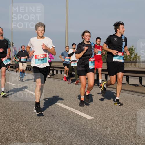 03.10.2025 - Köhlbrandbrückenlauf Fabian Wolf http://msf.ph/oto/9034431 03.10.2025 09:48:40 Position 3 1056, 1878, 19, 3521, 3462 meine-sportfotos.de