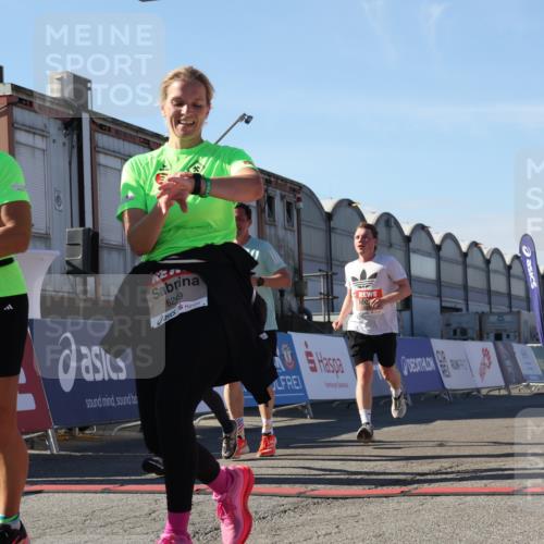 03.10.2025 - Köhlbrandbrückenlauf Luisa Fischer http://msf.ph/oto/9034432 03.10.2025 13:15:09 Ziel 4090, 4244, 4282, 4784, 5173, 5186, 5737, 6128, 6189, 6249, 6252, 6370, 6454, 6591, 6810 meine-sportfotos.de