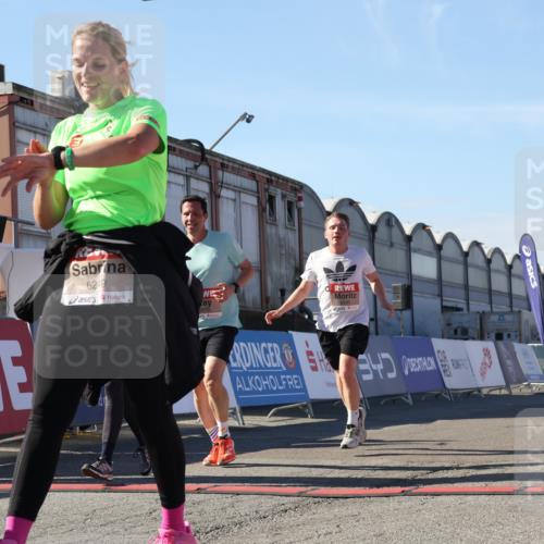 03.10.2025 - Köhlbrandbrückenlauf Luisa Fischer http://msf.ph/oto/9034434 03.10.2025 13:15:10 Ziel 4090, 4244, 4282, 5173, 5186, 5737, 6189, 6249, 6252, 6370, 6454, 6591, 6810 meine-sportfotos.de