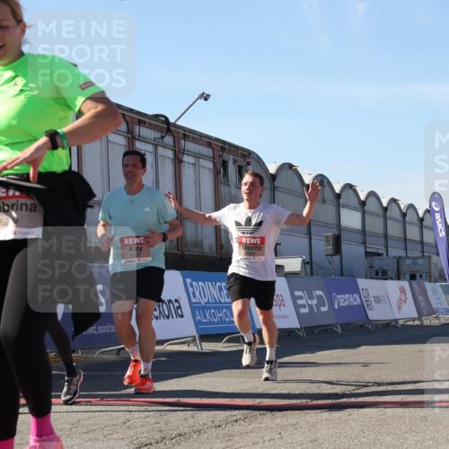 03.10.2025 - Köhlbrandbrückenlauf Luisa Fischer http://msf.ph/oto/9034436 03.10.2025 13:15:10 Ziel 4090, 4244, 4282, 5173, 5186, 5737, 6189, 6249, 6252, 6370, 6454, 6591, 6810 meine-sportfotos.de