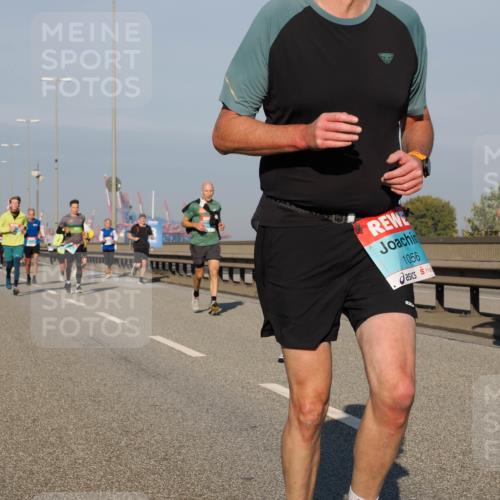 03.10.2025 - Köhlbrandbrückenlauf Fabian Wolf http://msf.ph/oto/9034463 03.10.2025 09:48:42 Position 3 1056, 3710 meine-sportfotos.de