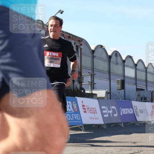 03.10.2025 - Köhlbrandbrückenlauf Luisa Fischer http://msf.ph/oto/9034474 03.10.2025 13:15:30 Ziel 4031, 4267, 4577, 4610, 4704, 4797, 4871, 4958, 4962, 5309, 5771, 6019, 6535, 6772, 6790 meine-sportfotos.de