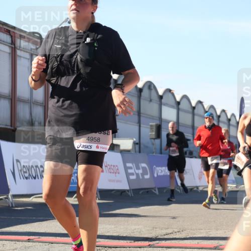 03.10.2025 - Köhlbrandbrückenlauf Luisa Fischer http://msf.ph/oto/9034487 03.10.2025 13:15:33 Ziel 4031, 4267, 4399, 4421, 4577, 4678, 4704, 4797, 4803, 4871, 4958, 4962, 5309, 6019, 6535, 6772 meine-sportfotos.de