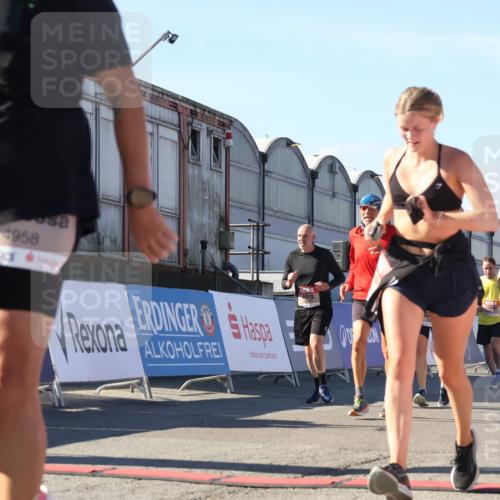 03.10.2025 - Köhlbrandbrückenlauf Luisa Fischer http://msf.ph/oto/9034491 03.10.2025 13:15:34 Ziel 4031, 4267, 4399, 4421, 4577, 4678, 4704, 4797, 4803, 4871, 4958, 4962, 5309, 5942, 6019, 6535, 6772 meine-sportfotos.de