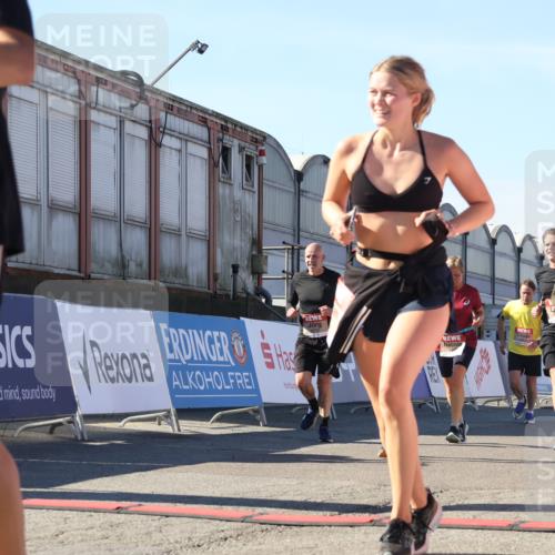 03.10.2025 - Köhlbrandbrückenlauf Luisa Fischer http://msf.ph/oto/9034493 03.10.2025 13:15:34 Ziel 4031, 4267, 4399, 4421, 4577, 4678, 4704, 4797, 4803, 4871, 4958, 4962, 5309, 5942, 6019, 6535, 6772 meine-sportfotos.de