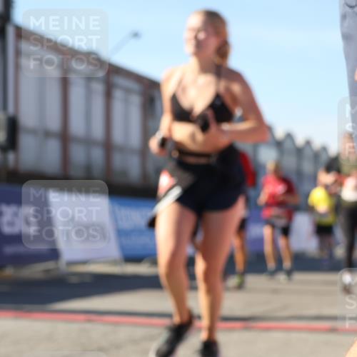 03.10.2025 - Köhlbrandbrückenlauf Luisa Fischer http://msf.ph/oto/9034496 03.10.2025 13:15:34 Ziel 4031, 4267, 4399, 4421, 4577, 4678, 4704, 4797, 4803, 4871, 4958, 4962, 5309, 5942, 6019, 6535, 6772 meine-sportfotos.de