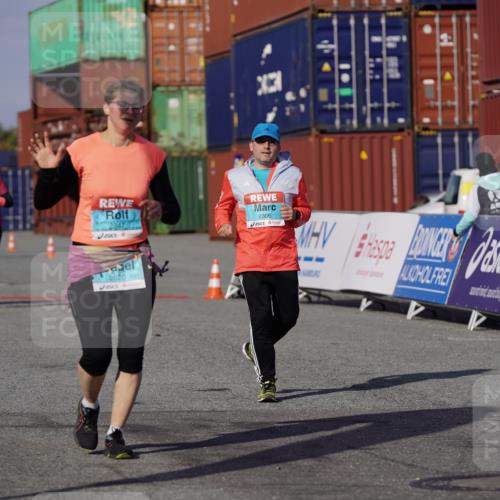 03.10.2025 - Köhlbrandbrückenlauf Michael Burmester http://msf.ph/oto/9034500 03.10.2025 10:44:20 Ziel 2306, 2517, 2545, 2620 meine-sportfotos.de